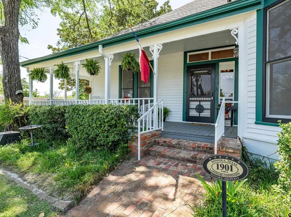 701 N Johnson St, Mineola, TX 75773