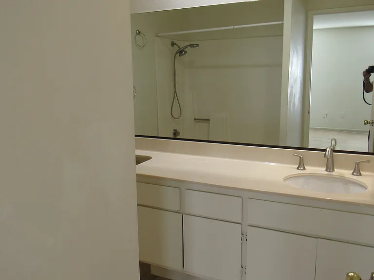 4820 Penrose Ave — Photo 12