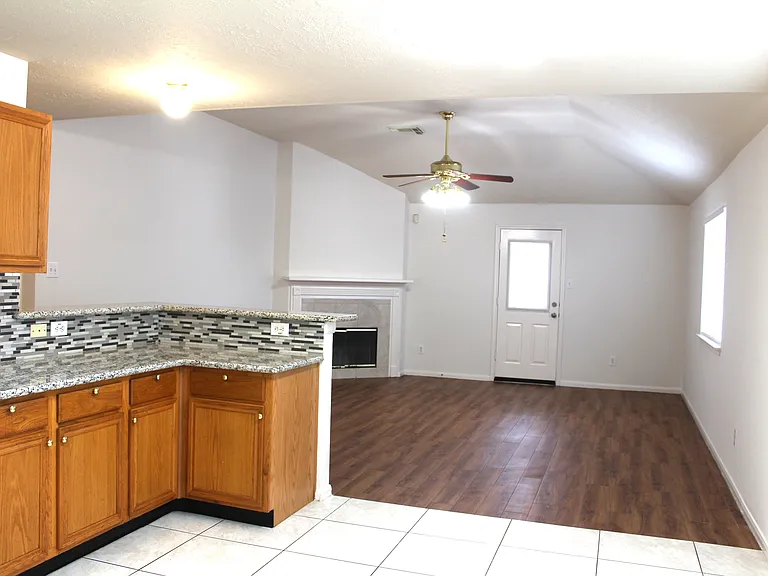16014 Clayton Green Dr — Photo 4