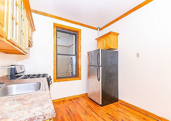 3rd image of 280 Crown St APT B3