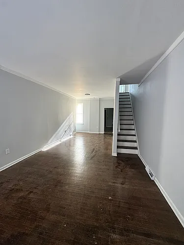 832 W 5th St Photo 1