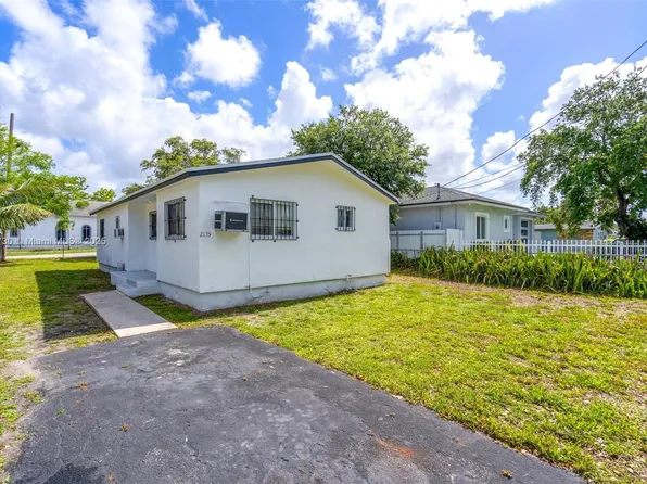 2135 NW 154th St, Miami Gardens, FL 33054