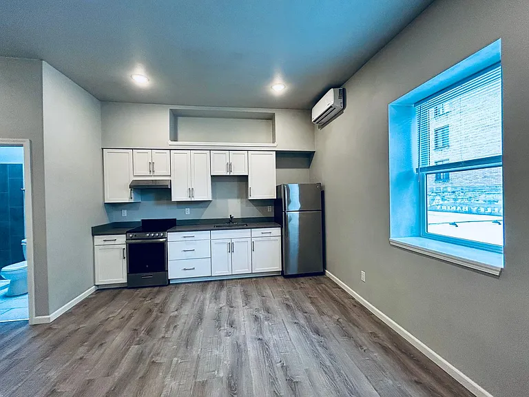 112 N Wenatchee Ave — Photo 13