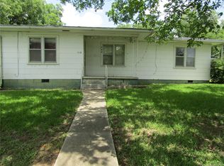 102 2nd St N, Kingston, OK 73439