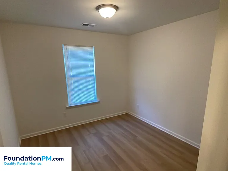 5 E Byfield Dr — Photo 11
