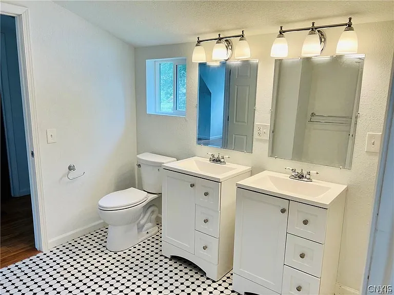 202 Elm St — Photo 10
