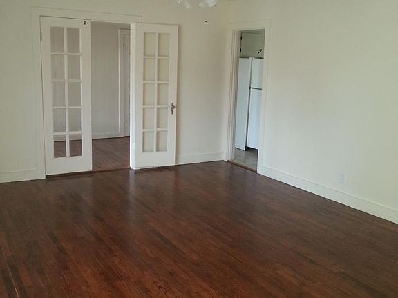 3rd image of 1420 S Avenue J Pl