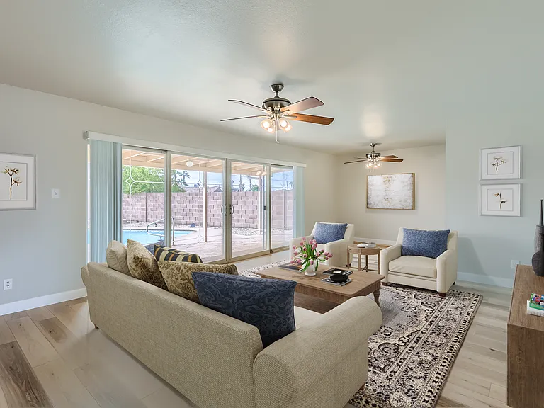 8725 E Valley View Rd — Photo 1