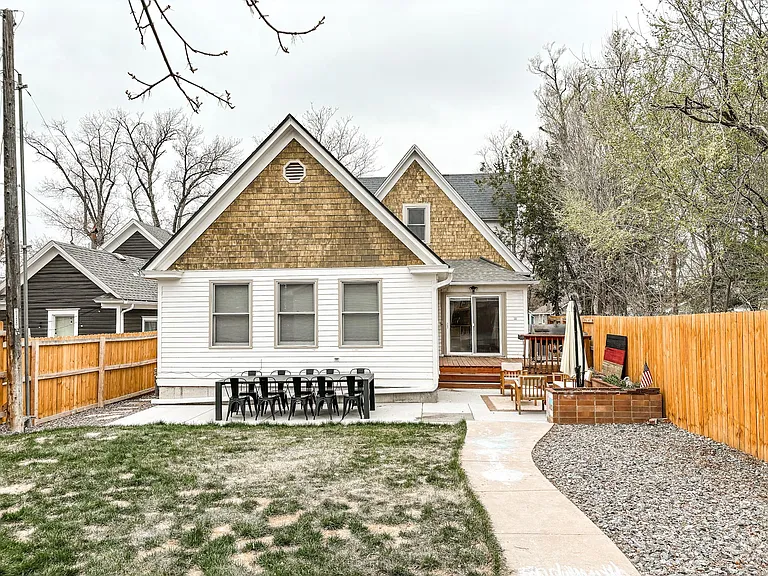 819 N Cedar St — Photo 41