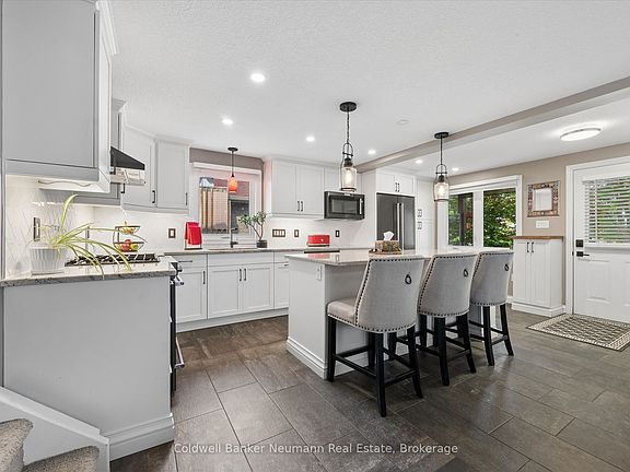 4th image of 81 Candlewood Dr