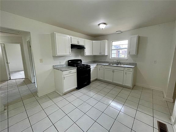 5th image of 814 Gwenn St
