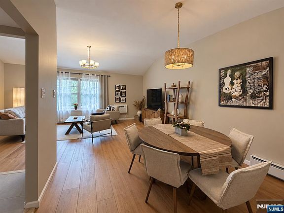 4th image of 76 E Maple Street