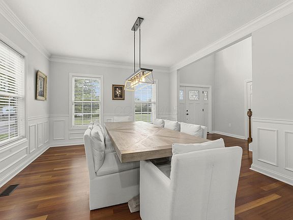 4th image of 6951 Rochelle Ln