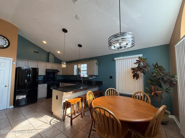 6516 Cottagemeadow Dr, Louisville, KY 40218