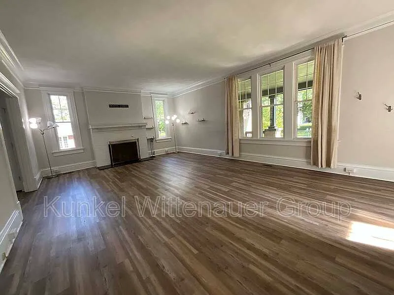 3 bed, 3.0 bath, $2,950 — Photo 3