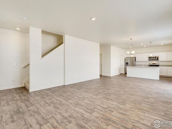 5th image of 384 Starling Ln
