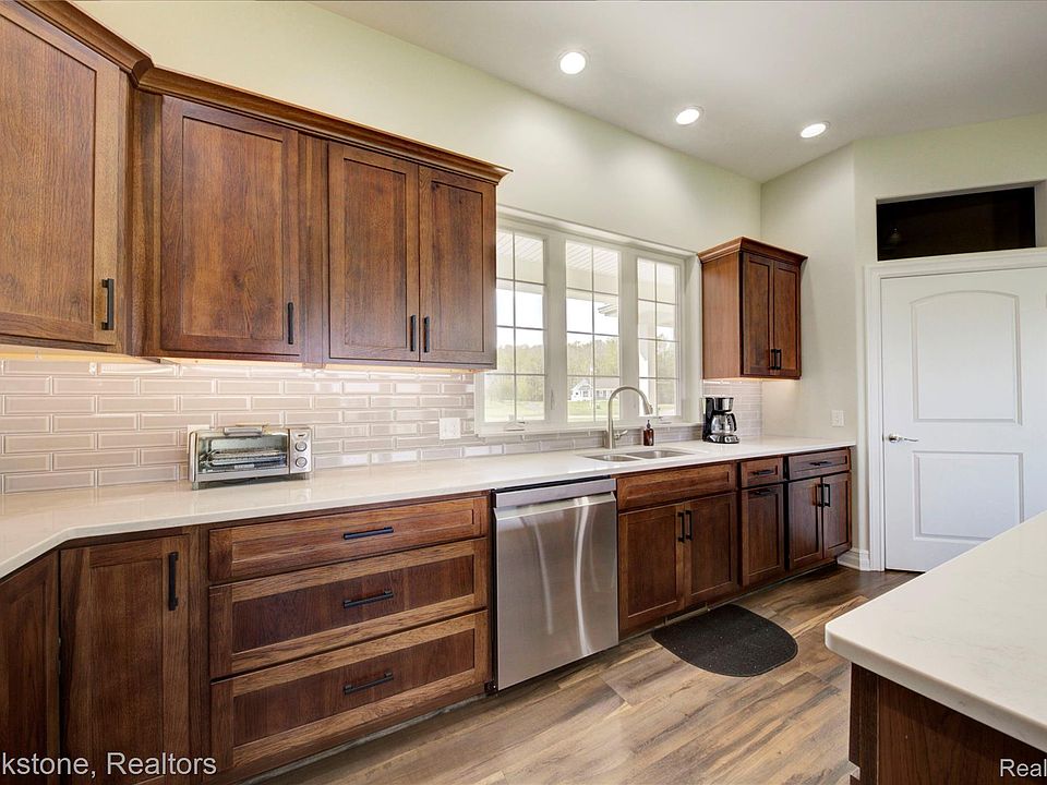 1266 Christine Dr, photo 15