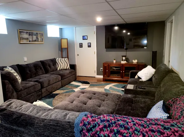 531 Orchard Ln, Beecher, IL 60401