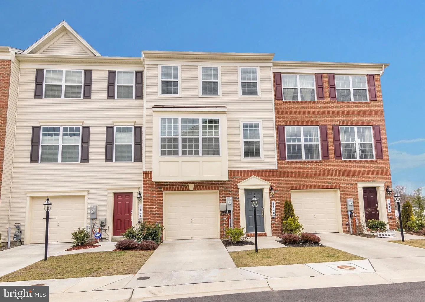 3 bed, 4.0 bath, 2130 sqft, $3,000 — Photo 1