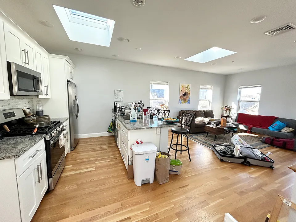 67 Burrell St #3