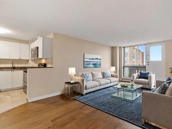 2750 Carousel Cres, Ottawa, ON K1T 1Z5