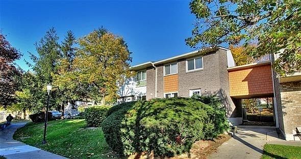 2nd image of 123 1/2 Fern Ave #46