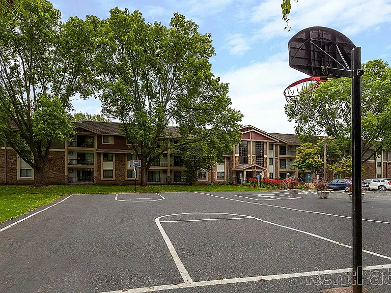 Silver Bell Apartments — Photo 15