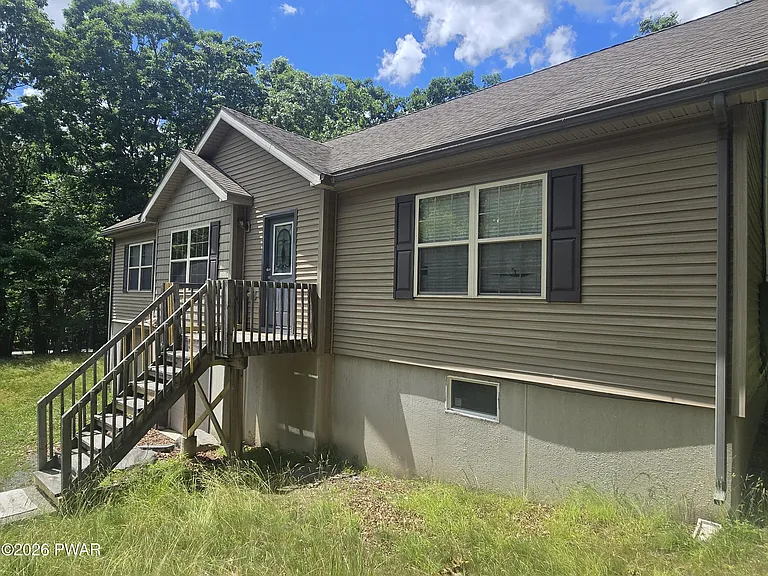 103 Spruce Pl — Photo 2