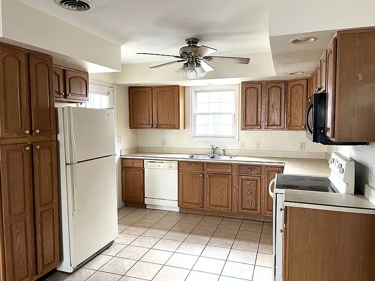 152 Lantern Ln — Photo 16