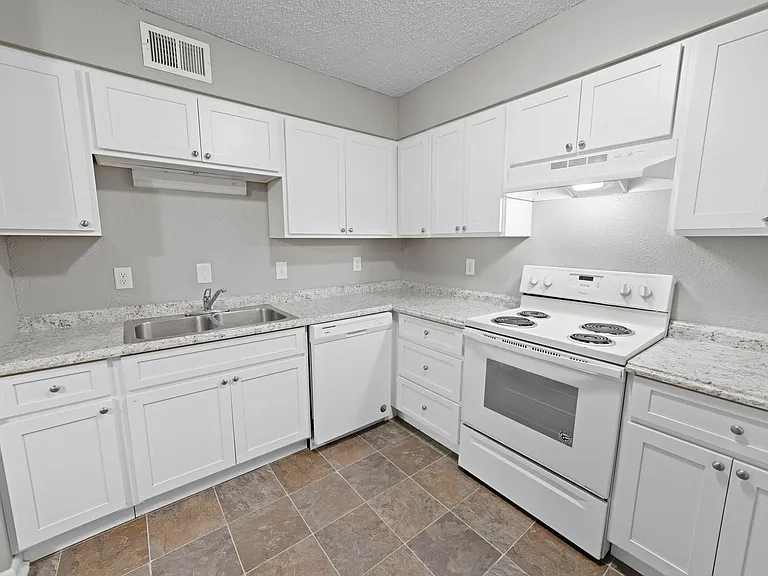 Autumn Ridge Apartment Community — Photo 40