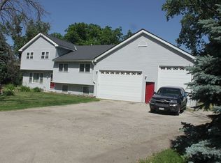1N181 Ellis Ave, Carol Stream, IL 60188