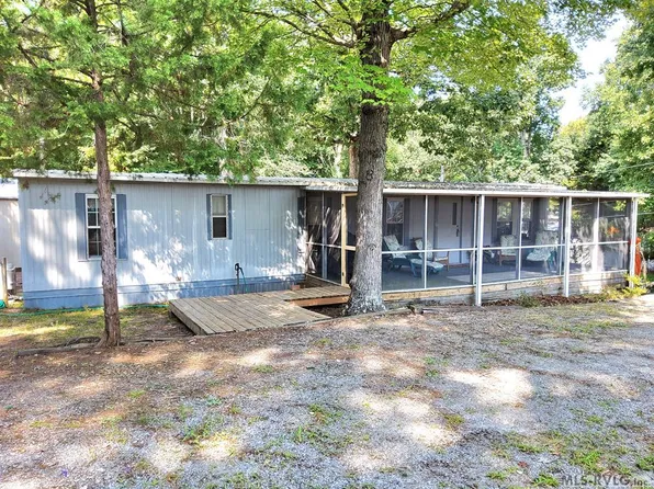 70 Ford Trl, Bracey, VA 23919