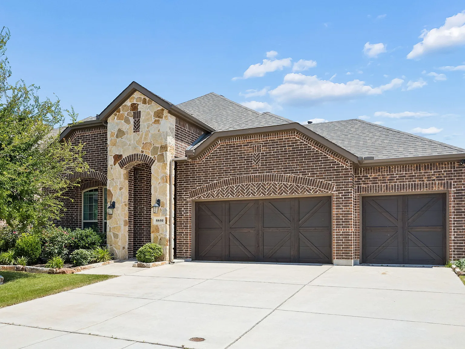 4 bed, 2509 sqft, $3,300 — Photo 1