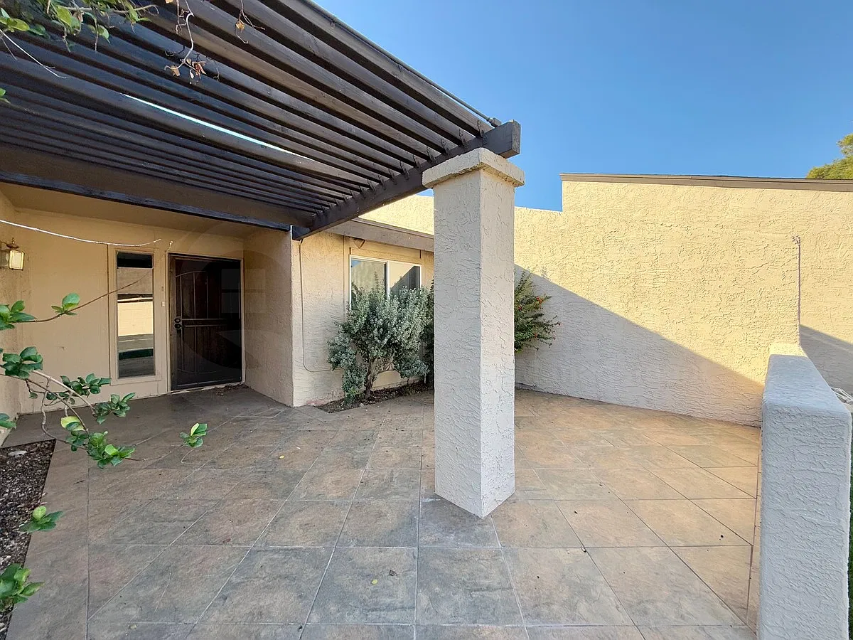 3 bed, 2.0 bath, 1787 sqft, $1,975 — Photo 4