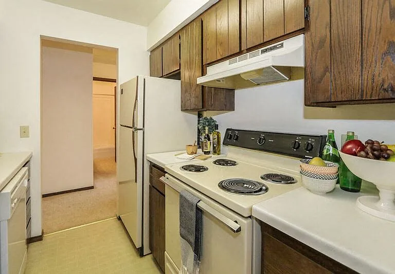 100 Berkley Rd — Photo 3