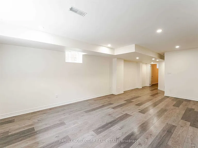 71 Pierre Berton Blvd — Photo 8