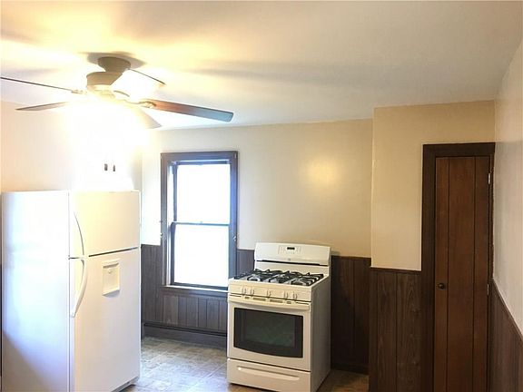 5th image of 208 Railroad St #2