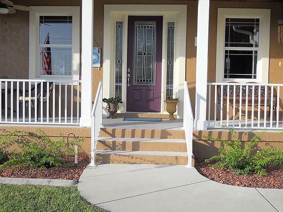 beautiful front porch 