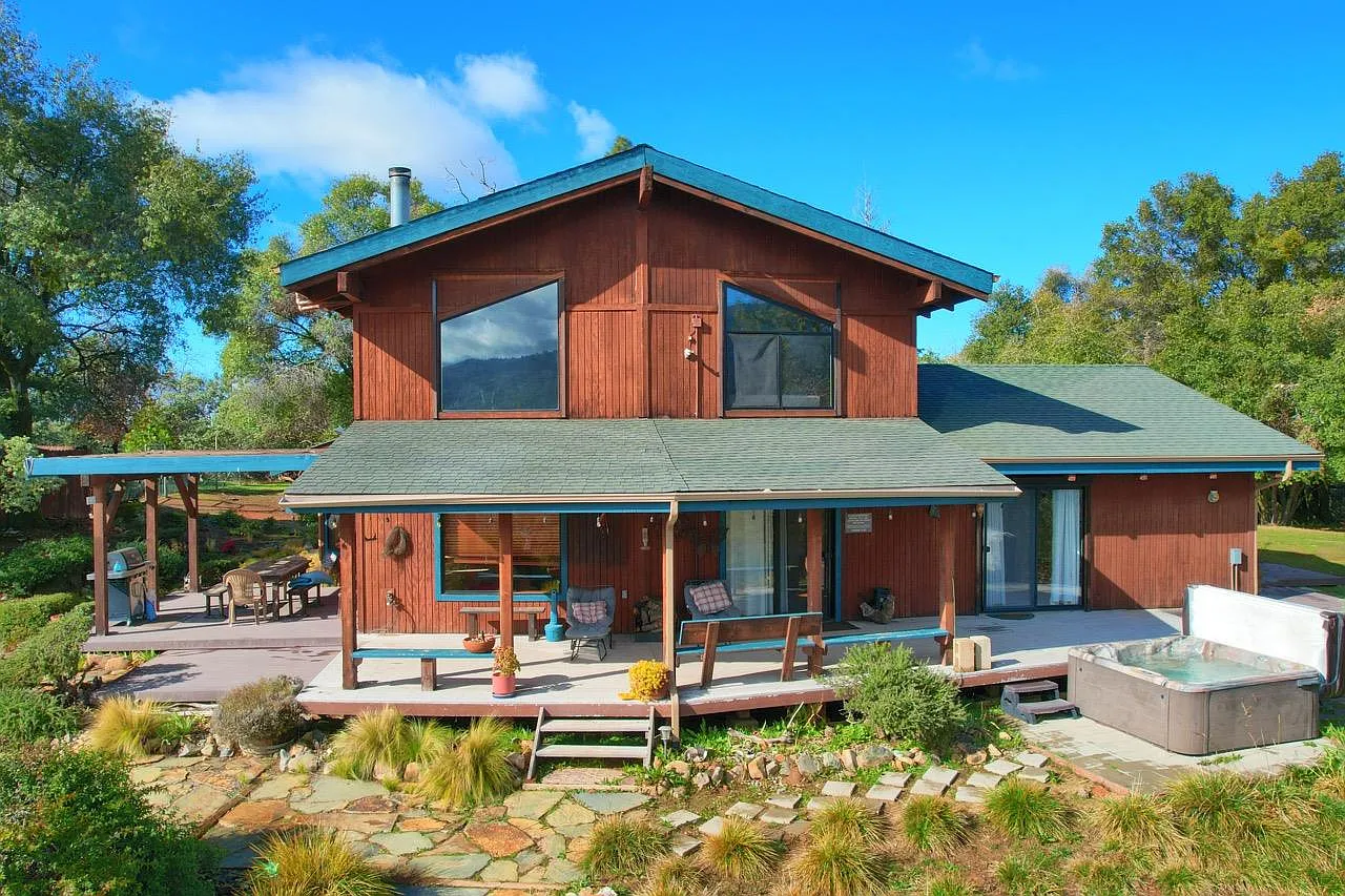 2513 Twin Peaks Rd photo 1