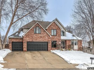 905 Wicklow Rd, Papillion, NE 68046
