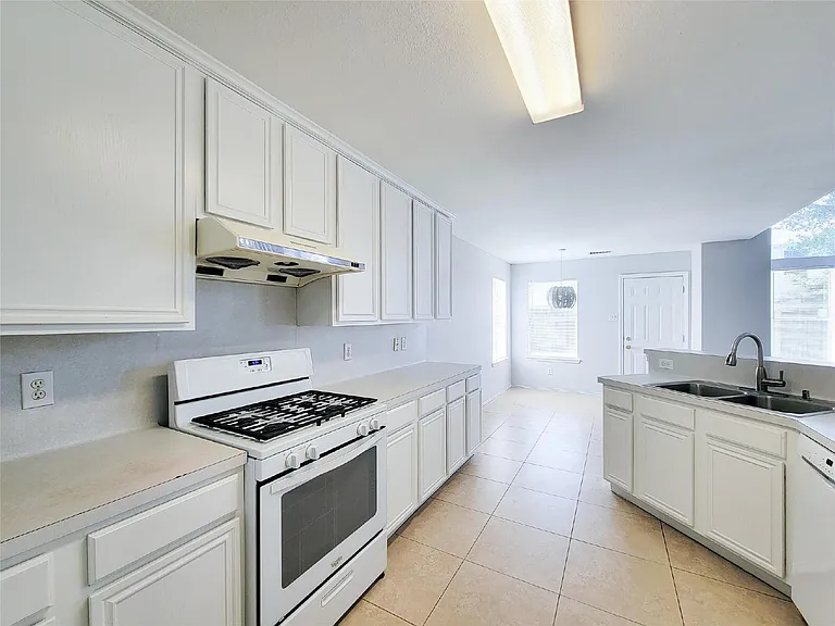 19726 Lindenfield Ct — Photo 15