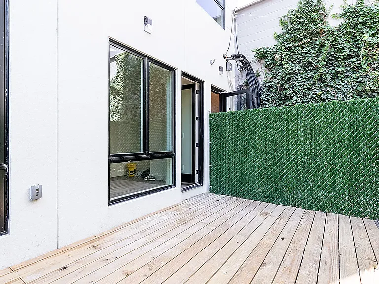 483 Driggs Ave #1A — Photo 8