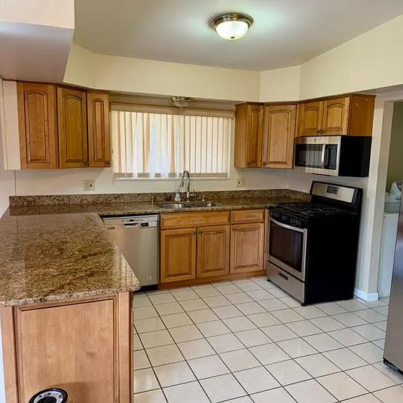 5739 Willow Creek Dr — Photo 5
