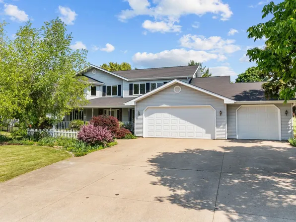 146 Old Orchard Ln, Neenah, WI 54956