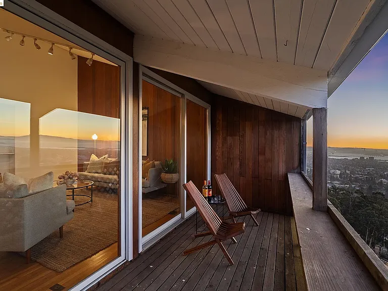 540 Dwight Pl — Photo 30