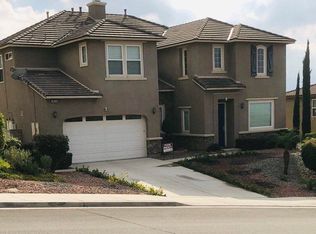 18676 Lakepointe Dr, Riverside, CA 92503