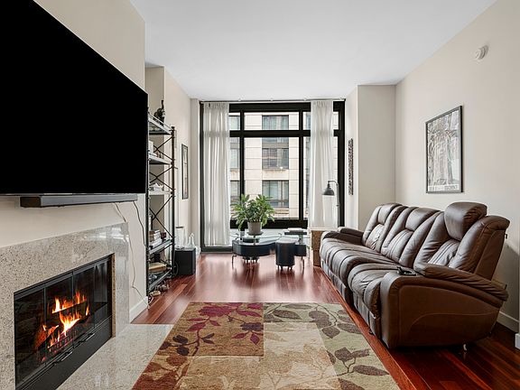 4th image of 25 City Pl APT 4A