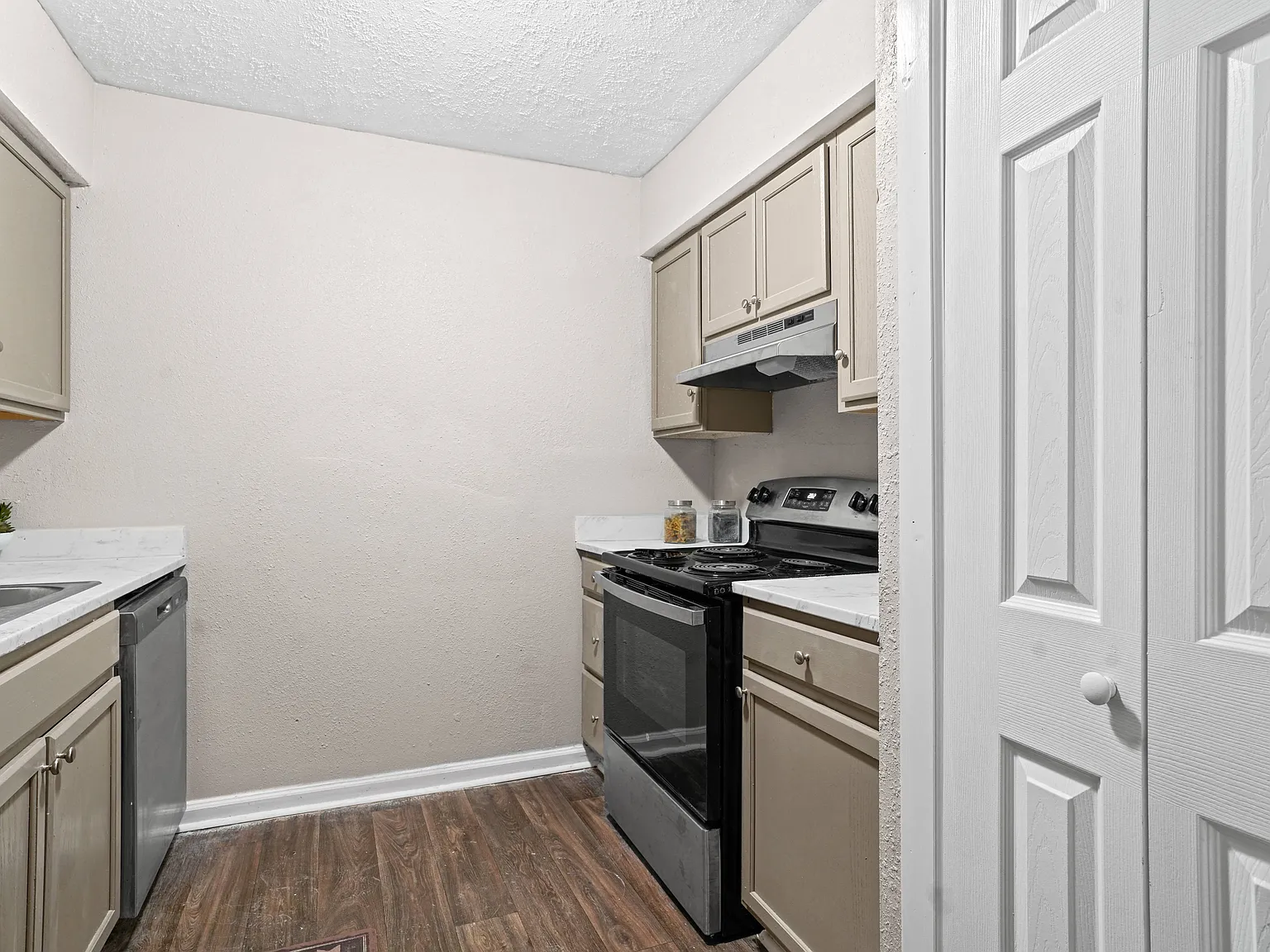 Diamond Trail Apartments — Photo 2