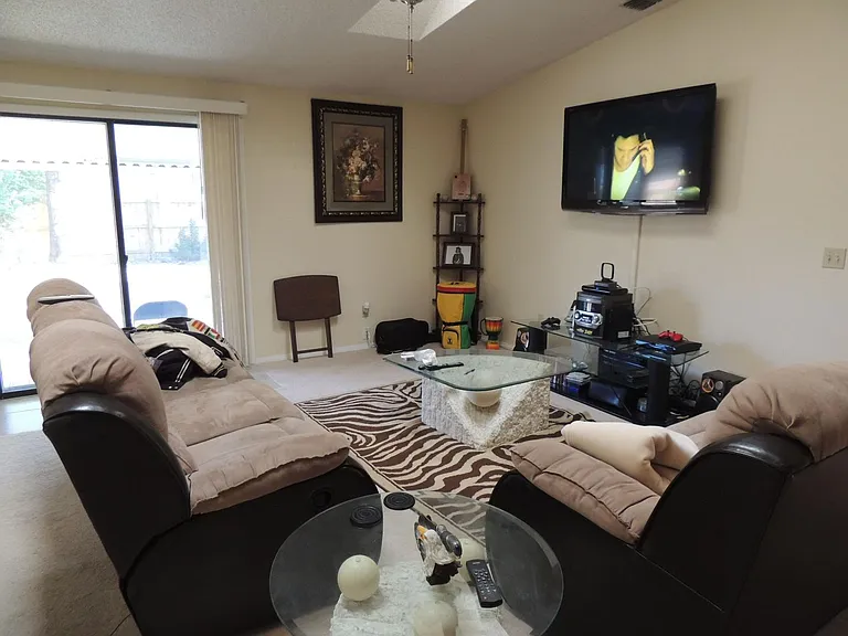 8055 Creedmoor Dr — Photo 3