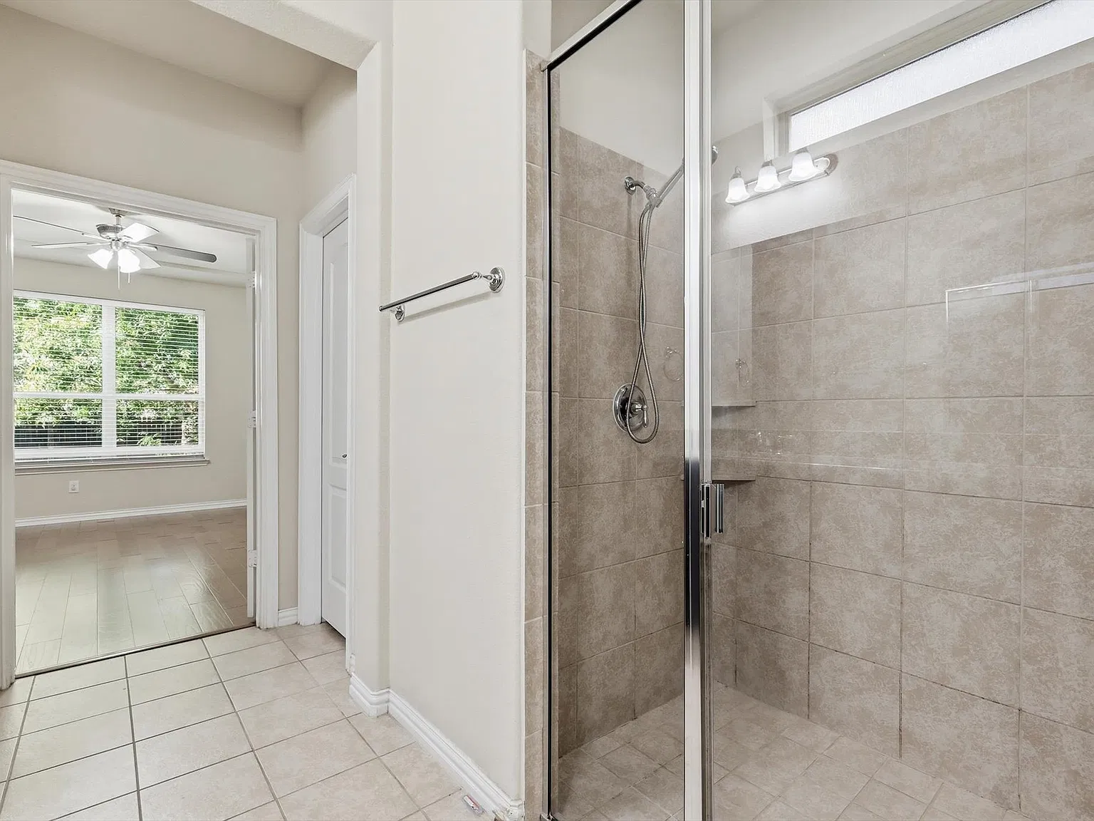 4 bed, 3.5 bath, 2626 sqft, $2,950 — Photo 3